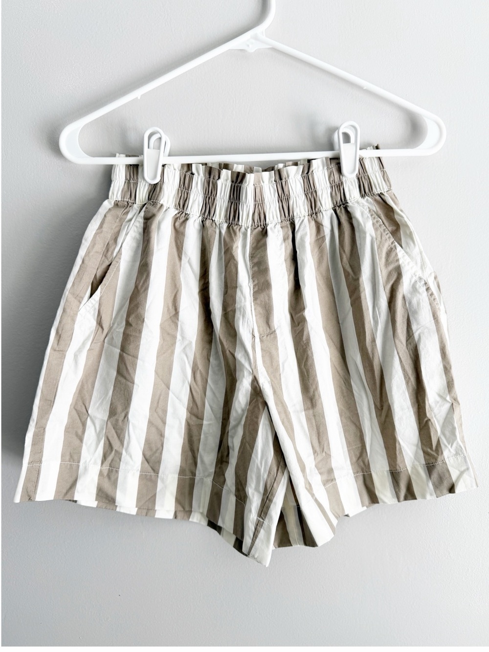 Aerie good day striped taupe and white shorts extra small new with tags
